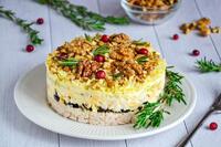 Новорічний салат з куркою та чорносливом: рецепт апетитної святкової закуски