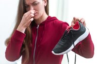ТОП-3 неочікуваних засоби, які допоможуть позбутися неприємного запаху взуття