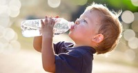 На Рівненщині 5-річний хлопчик випив бензину з пляшки з-під солодкої води