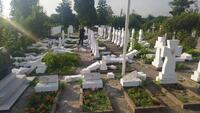Юнак розгромив 60 пам’ятників на кладовищі. Для відосика у TikTok?