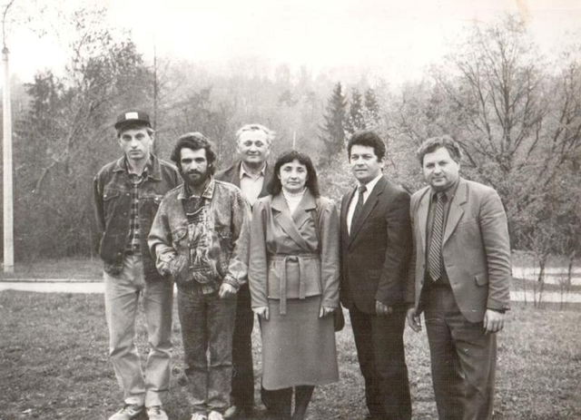 Олег Павлюк -- крайній зліва. Початок діяльності Зоопарку в м. рівне