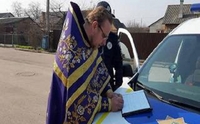 Оштрафували волинського священника, який служив без маски на вулиці (ФОТО/ВІДЕО)