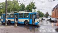 У Рівному тролейбус наїхав на пенсіонерку: водія перевіряють на спʼяніння (ФОТО)