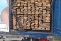 На Рівненщині поліцейські зупинили вантажівку з лісоматеріалами без документів