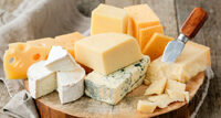 Експерти назвали найшкідливіший і найнебезпечніший вид сиру, який їдять усі: краще дослухатися до порад