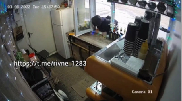 Скрін з відеокамери, яка працювала у кав'ярні 