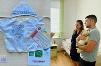 У Рівному 12 новонароджених українців отримали свої перші вишиванки