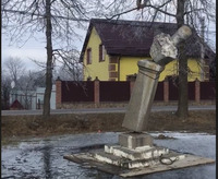 Декомунізація в ОТГ: у Клесові демонтували пам’ятник Кузнєцову (ВІДЕО) 