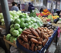 Цибуля, морква, яблука та інші продукти: як змінилися ціни в Україні