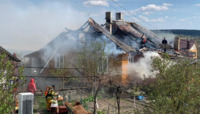У Рівненському районі врятували дерев'яний будинок від знищення вогнем (ОНОВЛЕНО)