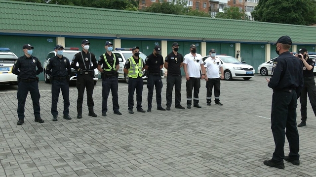 Рейдова група з числа патрульних та представників Укртрансбезпеки. Фото "Суспільного"