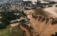 «Потоп століття»: показали фото руйнівної стихії, яка накрила Німеччину (ФОТО)