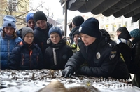 Поліцейські повезли дітей з Рівненщини до Львова їсти шоколад (ФОТО) 
