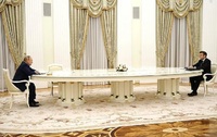 Розкрито секрети золотого столу з Кремля, який так любить путін 