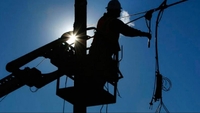 Енергетики відновлюють електропостачання на Рівненщині