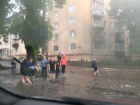 Травнева злива за 10 хвилин затопила Рівне (ФОТО)