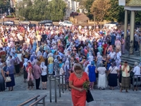 Тисячі рівнян прийшли до Свято-Покровського собору у Рівному (ФОТО)