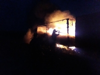 Понад 4 год рятувальники намагалися загасити палаючу вантажівку (ФОТО)