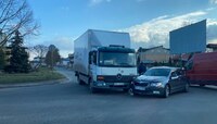 Вантажівка «притисла» легковик Skoda на Київській у Рівному (ФОТО)