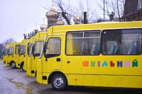 На Рівненщині не вистачає чоловіків-водіїв шкільних автобусів: За кермо сядуть жінки?