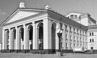 Рівненський обласний академічний український музично-драматичний театр заснували в 1939 році. У 2019-му колектив театру відзначатиме ювілей - 80-річчя!
