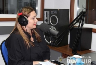 Людмила Рибчук -- керівник благодійного фонду «Наше Майбутнє» під час ефіру на Радіо Трек