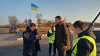 На Рівненщині продовжують блокувати транзит російських фур в Україні