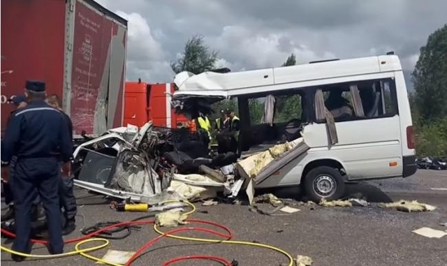 20 липня на Житомирщині на 128 кілометрі траси Київ – Чоп зіткнулися маршрутка та вантажівка. У результаті щонайменше 10 людей загинули.