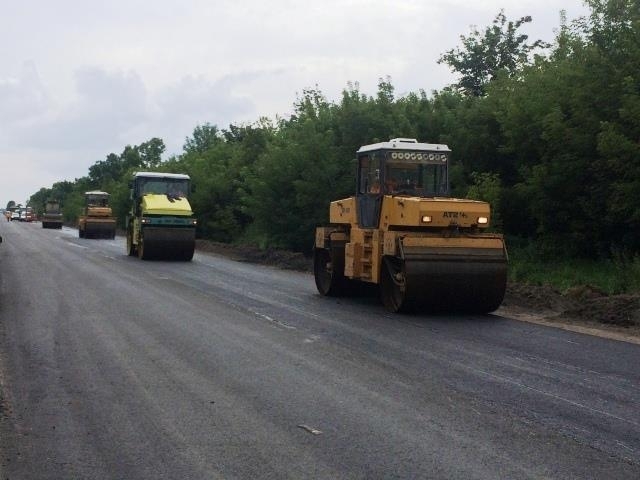 Ремонт дороги Рівне-Сарни у липні 2017 року. Фото прес-служби РОДА.