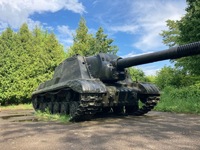 На Пагорбі Слави у Рівному пофарбували танки та гармати (ФОТОФАКТ)