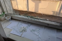 Чоловік жбурнув камінь у вікно ТВК на Рівненщині  (ФОТО)