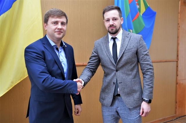На фото голова Рівненської ОДА Віталій Коваль та Денис Біцюк (праворуч)