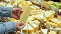 Як відрізнити натуральний сир від підробки прямо в супермаркеті