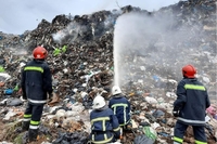 Рятувальники загасили сміттєзвалище неподалік Рівного (ФОТО)
