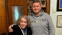 «Який світлий розум у 94 роки», – це треба чути: Ліна Костенко зустрілася з «Залізним генералом» (ВІДЕО)
