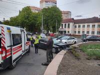 ДТП на Відінській: одному з учасників автопригоди стало зле за кермом (ФОТО)