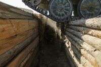Десятки військових сиділи під танком біля Рівного (ФОТО) 