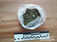 На Рівненщині у чоловіків поліцейські вилучили наркотичні речовини (ФОТО)