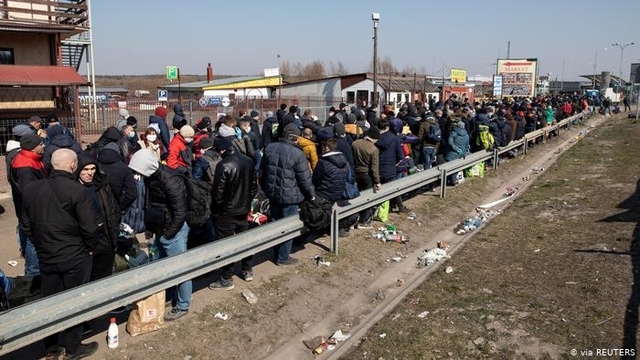Черги на кордоні з Польщею . Фото "Reuters".