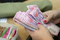 В Україні частина пенсіонерів можуть одразу отримати 10 виплат: хто має право