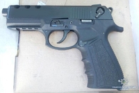 На Рівненщині затримали 18-річного хлопця, який хотів продати пістолет (ФОТО)