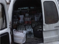 Майже 300 пляшок алкоголю і 15 блоків цигарок: млинівські копи затримали волинянина (ФОТО)