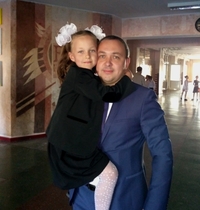 Голова Рівненської ОДА повів доньку у перший клас (ФОТО)