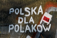 «Нехай їде боронити рідний край, а не ховається, як тхір!», - поляків обурили привілеї для українських водіїв