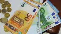Євро стрімко здешевшав: Скільки після вихідних в Україні коштує іноземна валюта
