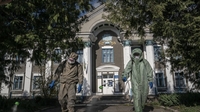 Кадри з фільму «Чорнобиль». Як лікують та готують до домовини людей з COVID-19 (ФОТО)