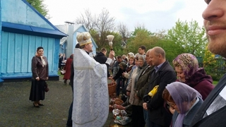 Освячення великодніх кошиків в Успенській церкві на вул Шевченка