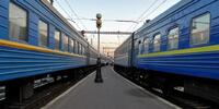 «Руки зі с*аки», - креативному кріпленню світильників у потязі Укрзалізниці дивуються пасажири