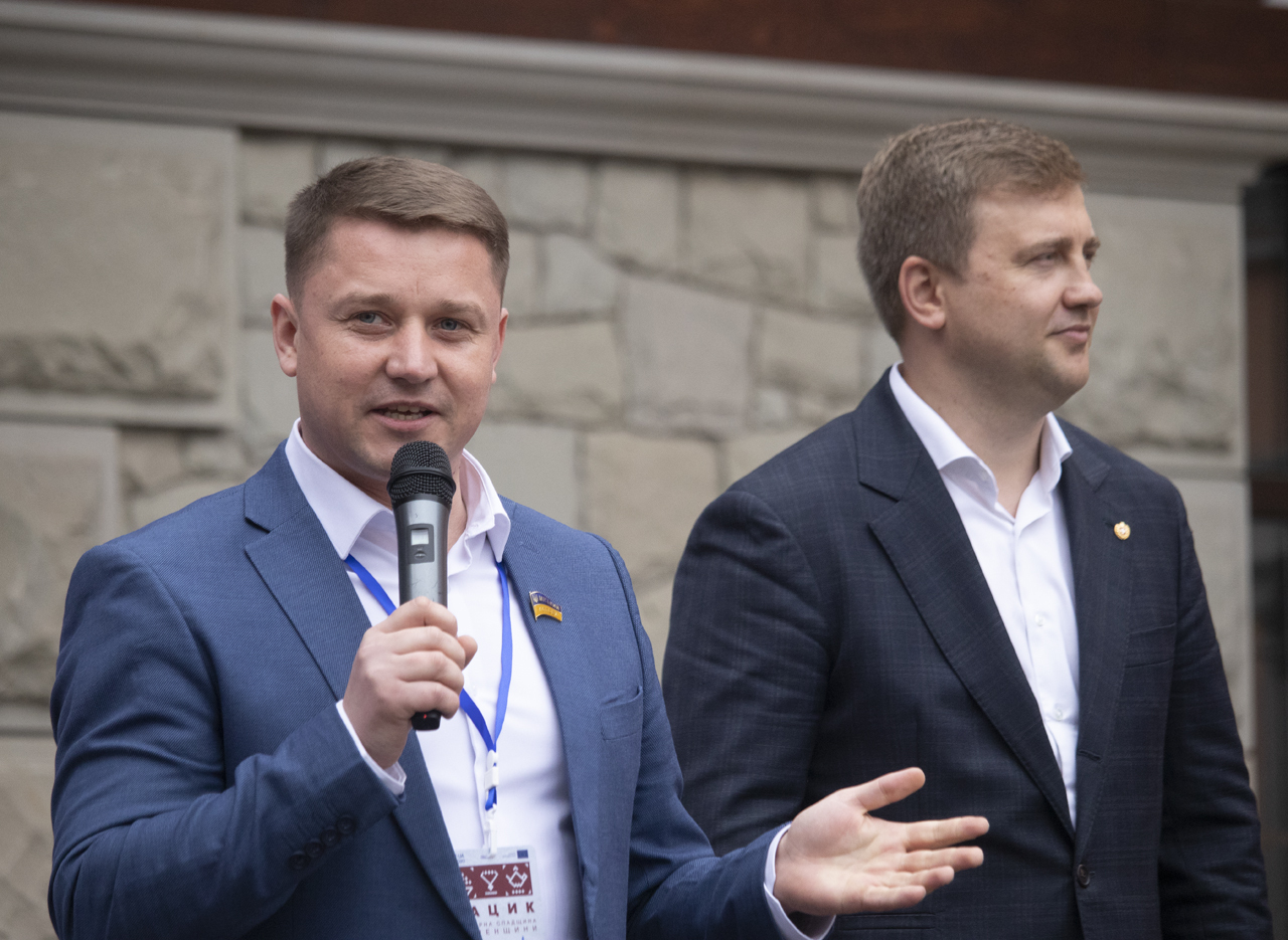 На відкритті самого фестивалю були й мер Рівного Олександр Третяк, і голова Рівненської ОДА - Віталій Коваль. Фото - Радіо Трек.