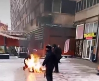 Протести у Росії: у центрі Москви чоловік підпалив себе (ВІДЕО 18+)
